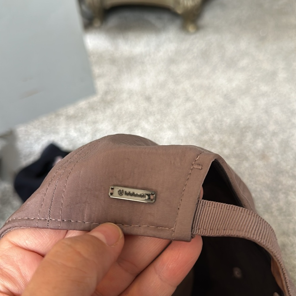 Lululemon hat - Picture 4 of 4